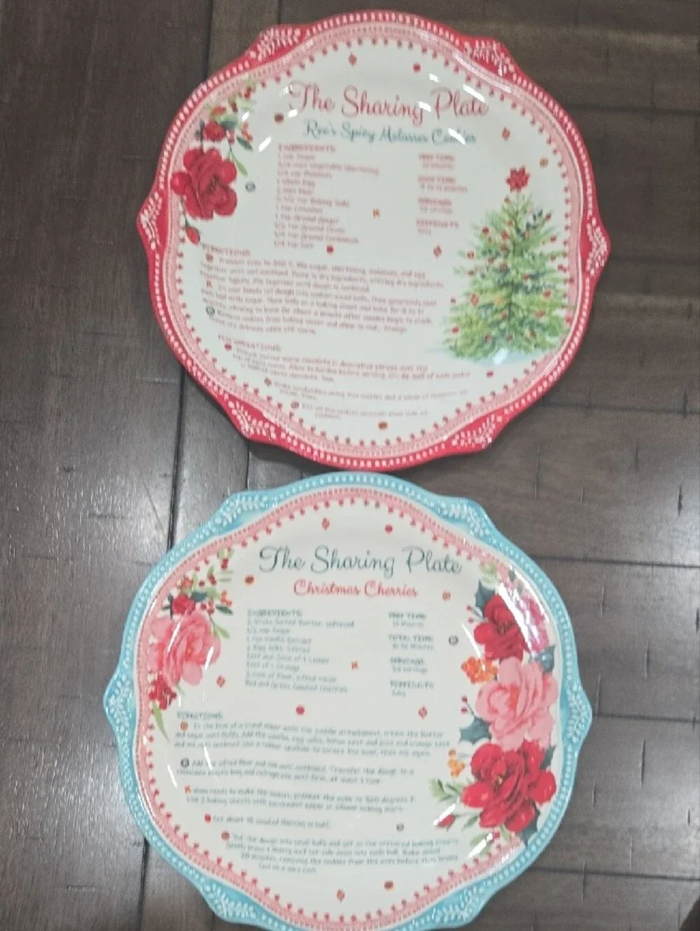The Pioneer Woman Red and Green Holiday Sharing Plates